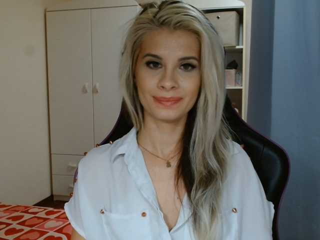 KristineNatural live cam preview