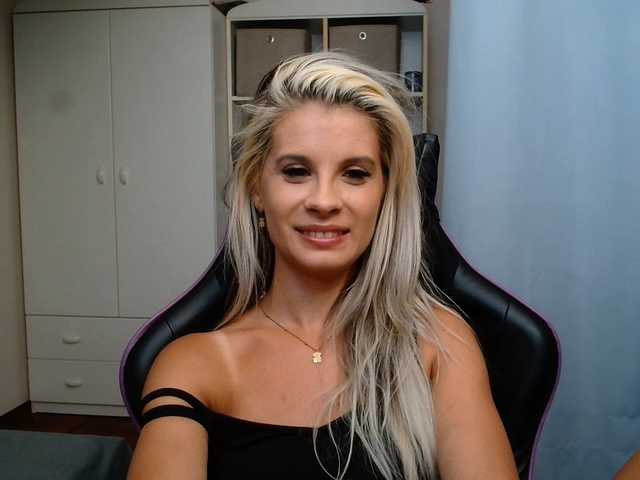 KristineNatural live cam on BongaCams
