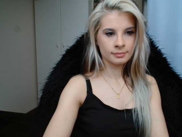 KristineNatural live cam on BongaCams