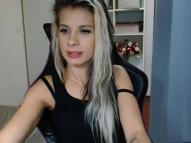KristineNatural live cam on BongaCams