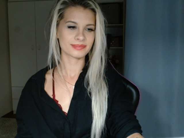 KristineNatural live cam on BongaCams