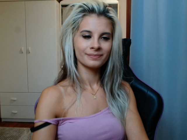 KristineNatural live cam on BongaCams