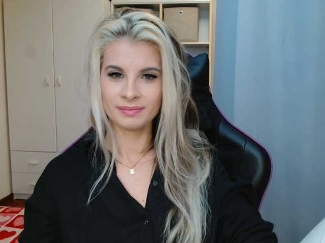 KristineNatural live cam on BongaCams