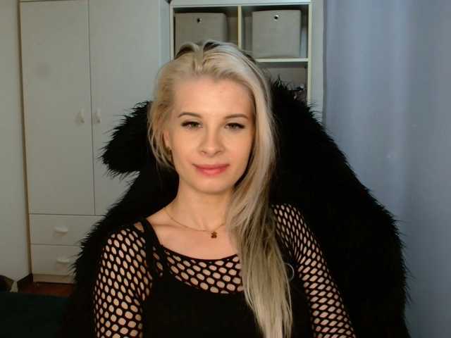 KristineNatural live cam on BongaCams