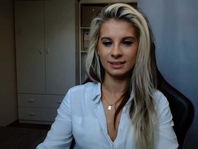 KristineNatural live cam on BongaCams