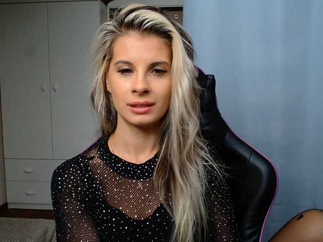 KristineNatural live cam on BongaCams