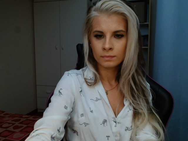 le modèle KristineNatural est en webcam porno dans un show sur le site bongacams, il possède les tags suivants: White/Caucasian,Blonde,Shaved