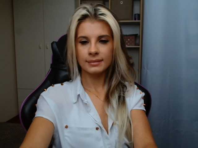 KristineNatural live cam on BongaCams