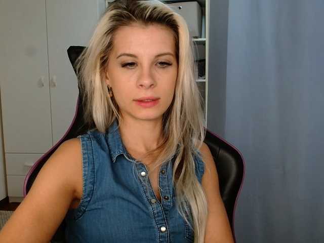 KristineNatural live cam on BongaCams