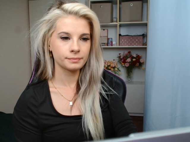KristineNatural live cam on BongaCams