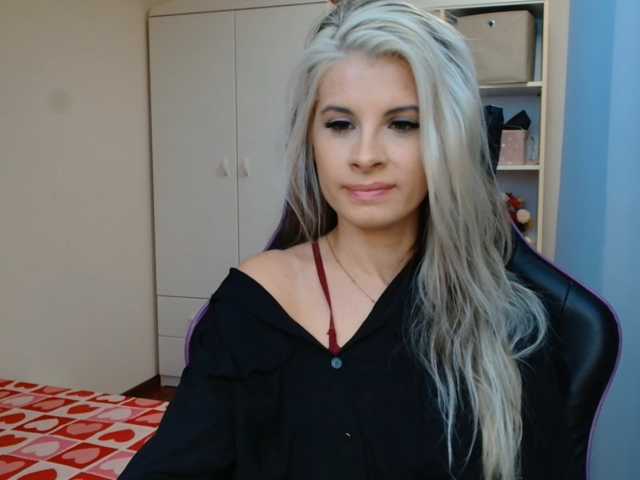KristineNatural live cam on BongaCams