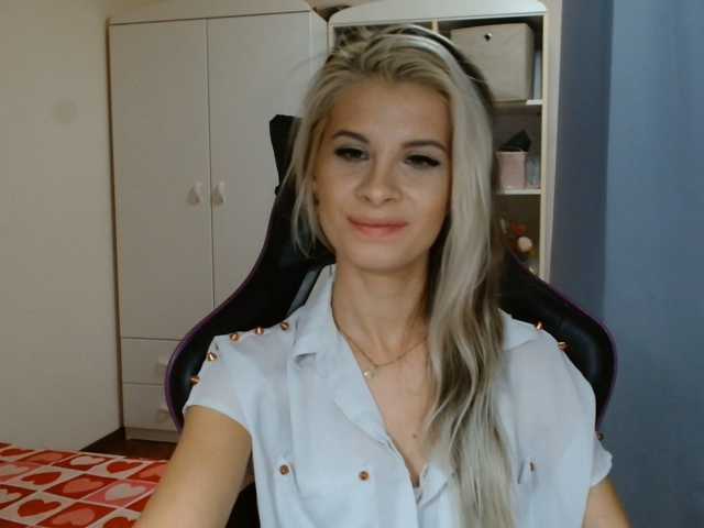 KristineNatural live cam preview