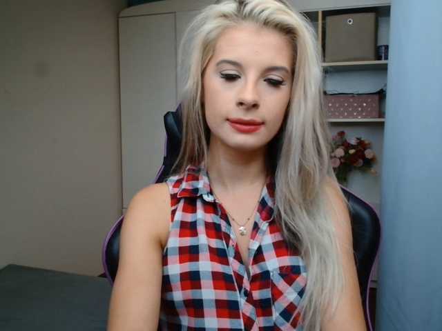KristineNatural live webcam show