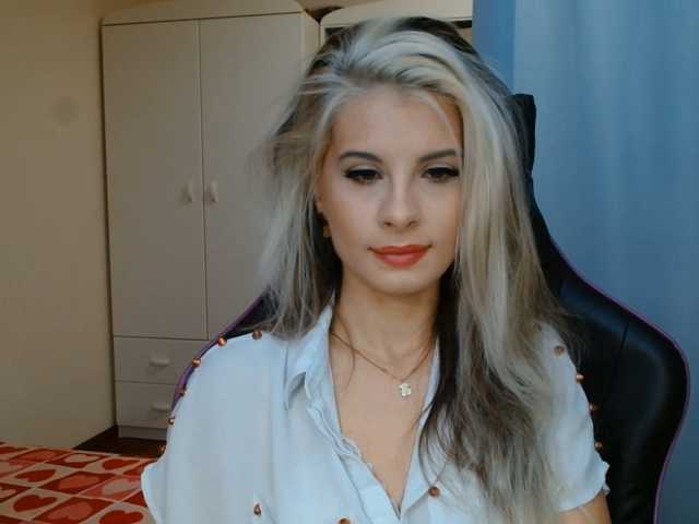 KristineNatural live cam on BongaCams