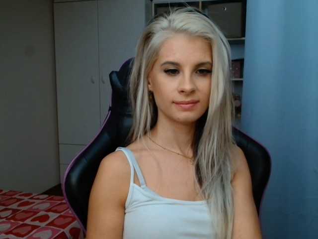 KristineNatural live cam on BongaCams