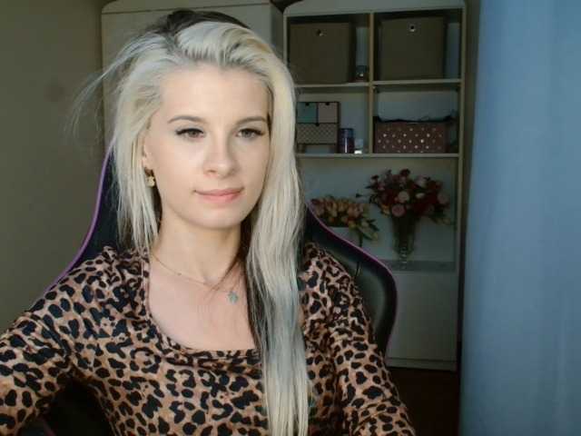 KristineNatural live cam on BongaCams