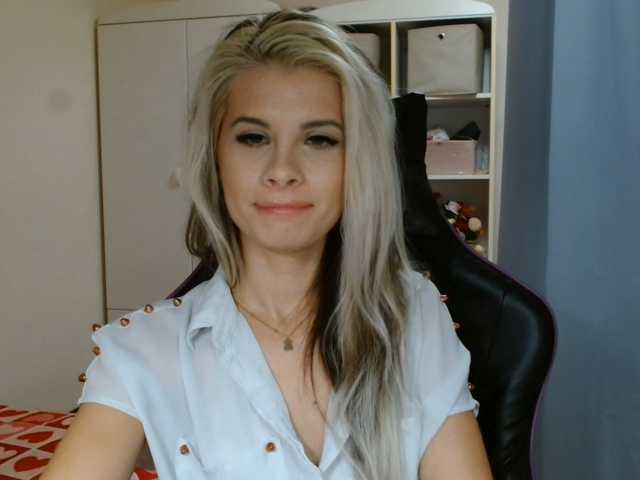 KristineNatural live cam on BongaCams