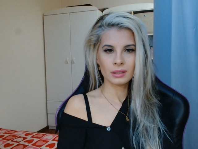 KristineNatural live cam on BongaCams