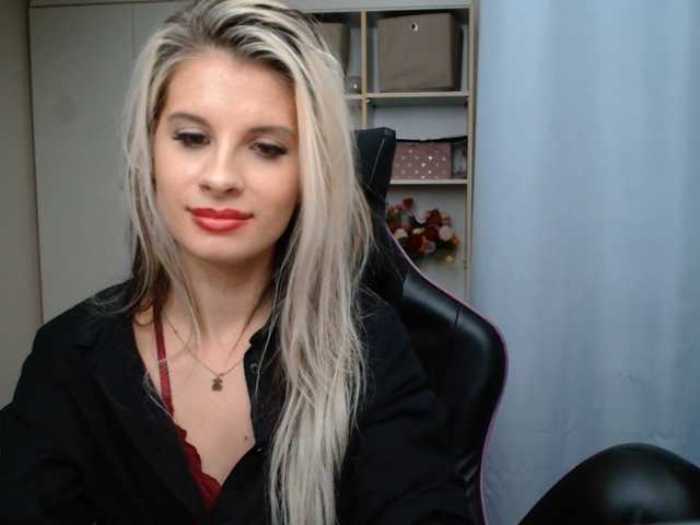 KristineNatural live cam on BongaCams