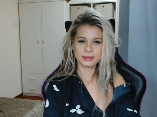 KristineNatural live cam on BongaCams