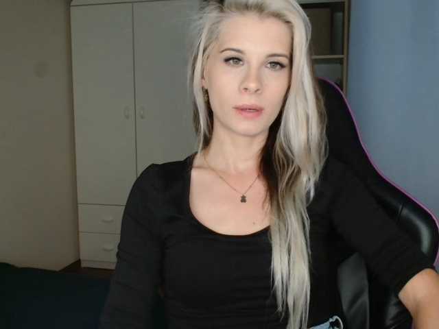 KristineNatural live cam on BongaCams