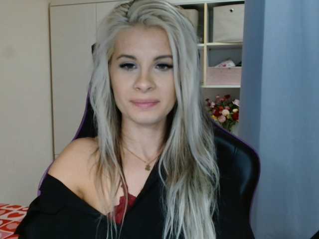 KristineNatural live cam on BongaCams