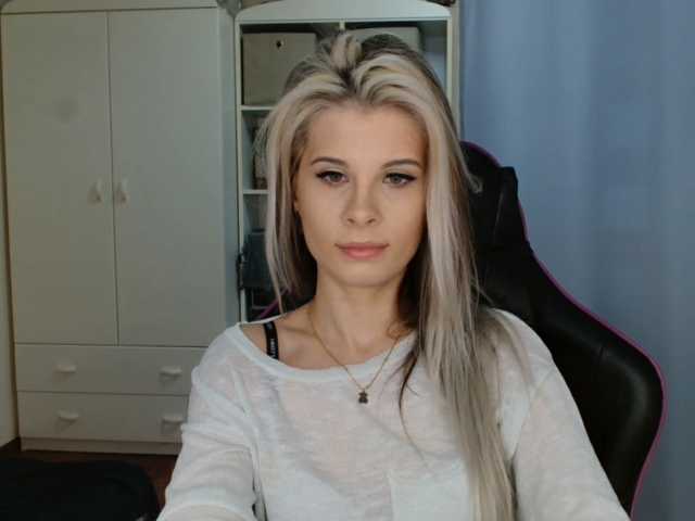 KristineNatural's BongaCams show and profile
