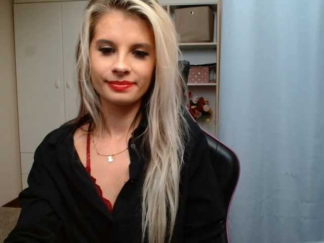 KristineNatural live cam preview