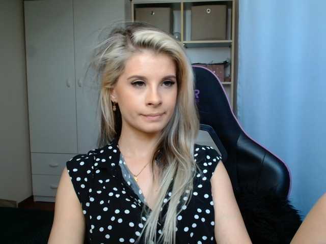 KristineNatural live cam on BongaCams