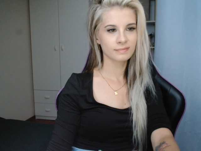 KristineNatural live cam on BongaCams
