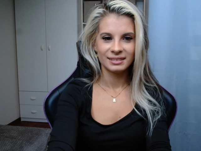 KristineNatural live cam on BongaCams