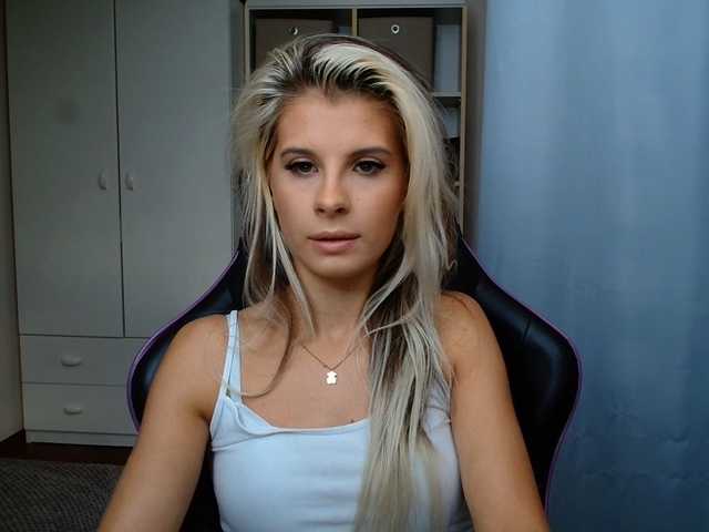 KristineNatural live cam on BongaCams