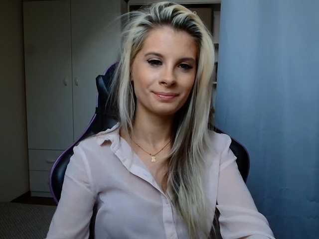 KristineNatural live cam on BongaCams