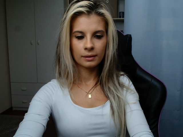 KristineNatural live cam on BongaCams