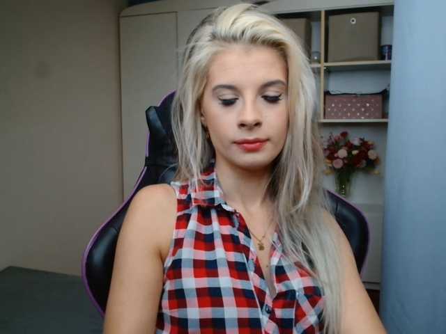 KristineNatural live webcam show