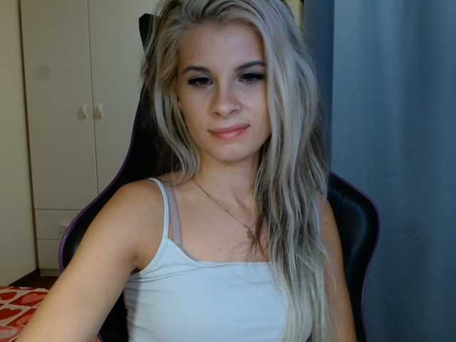 KristineNatural live cam on BongaCams