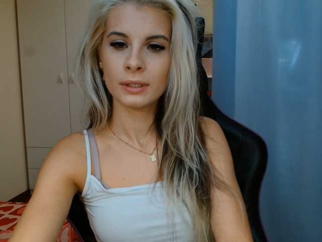 KristineNatural live cam on BongaCams