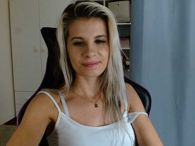 KristineNatural live cam on BongaCams