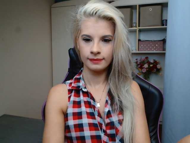 KristineNatural live cam on BongaCams