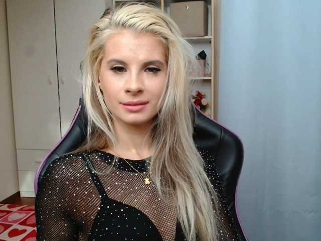 KristineNatural live cam on BongaCams