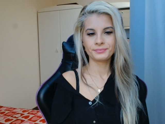 KristineNatural live cam on BongaCams