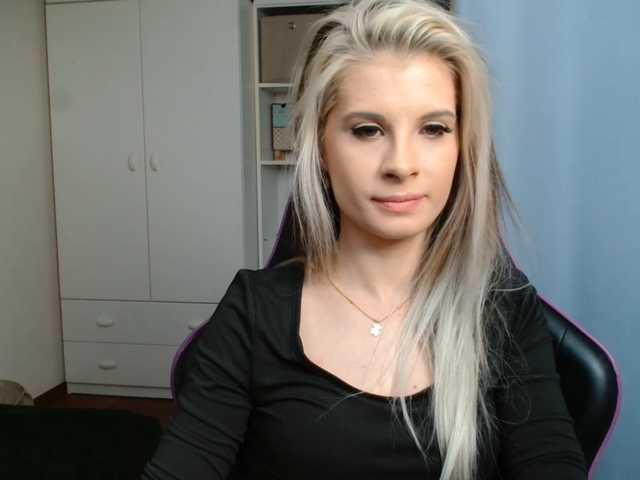 KristineNatural live cam on BongaCams