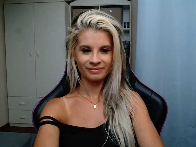 KristineNatural live cam on BongaCams