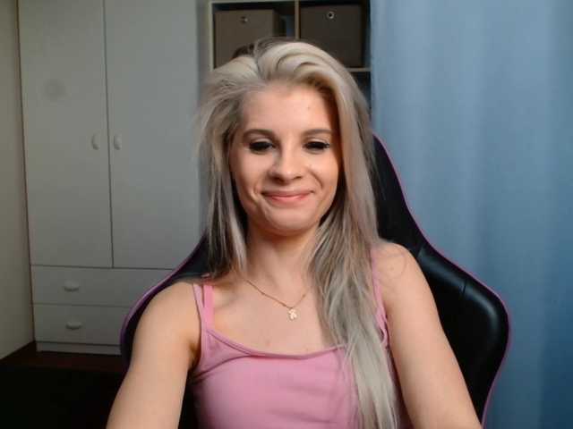 KristineNatural live cam on BongaCams