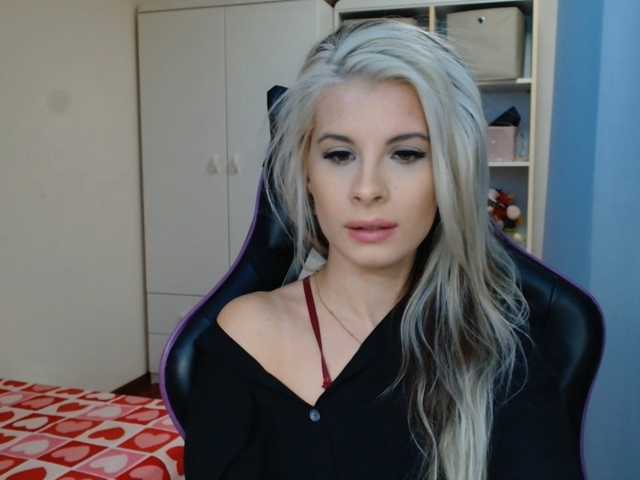 KristineNatural live cam on BongaCams
