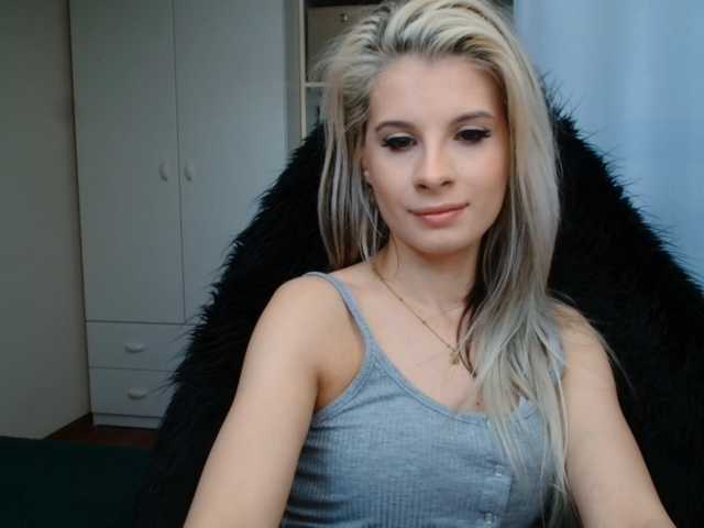 KristineNatural live cam on BongaCams