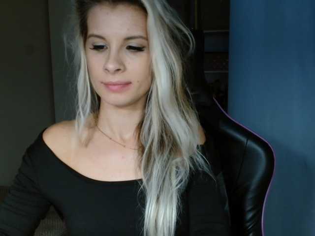 KristineNatural live cam on BongaCams