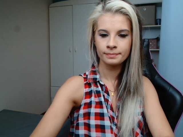 KristineNatural live webcam show