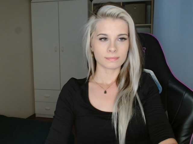 KristineNatural live cam on BongaCams