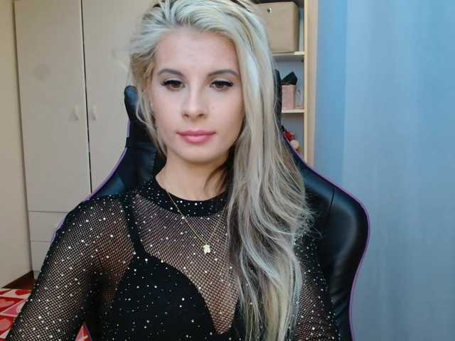 KristineNatural live cam on BongaCams